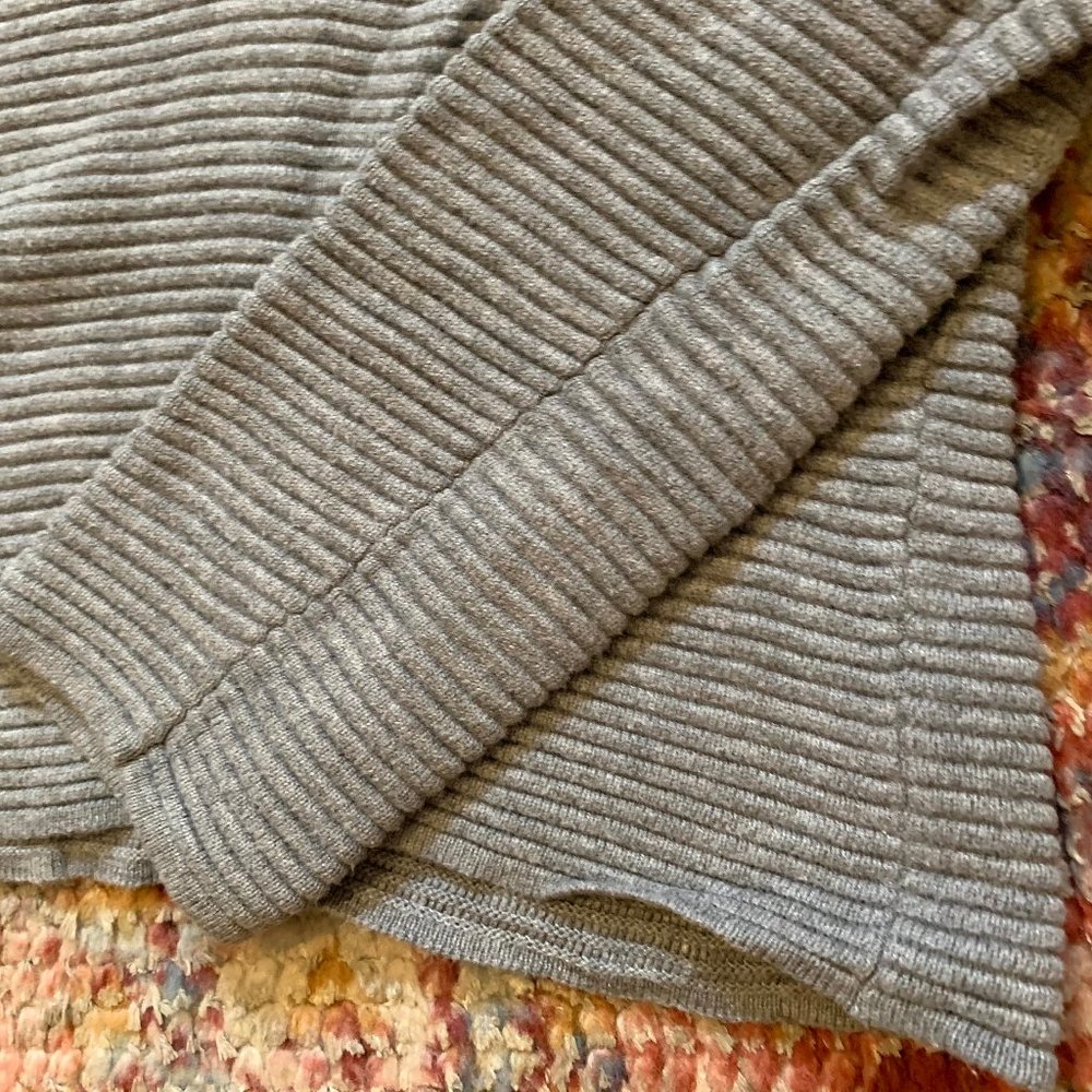 HM Ribbed, Turtle-Neck Sweater - Picture 2 of 3